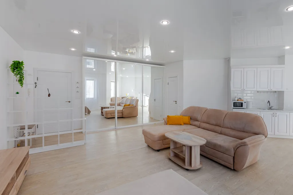 Большая студия около Железнодорожного вокзала в центре города