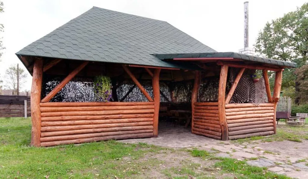 Усадьба Сонтаки на берегу реки Гавья