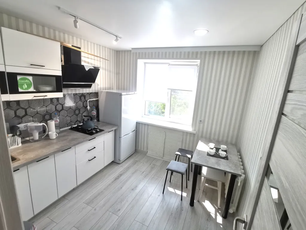 Уютная квартира после ремонта ждёт Вас — аренда посуточно в Алексеевка