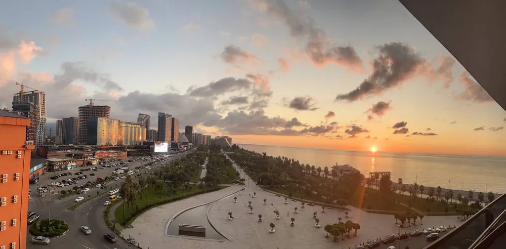 Квартира с видом на закаты и зеленый парк Orbi Beach Tower