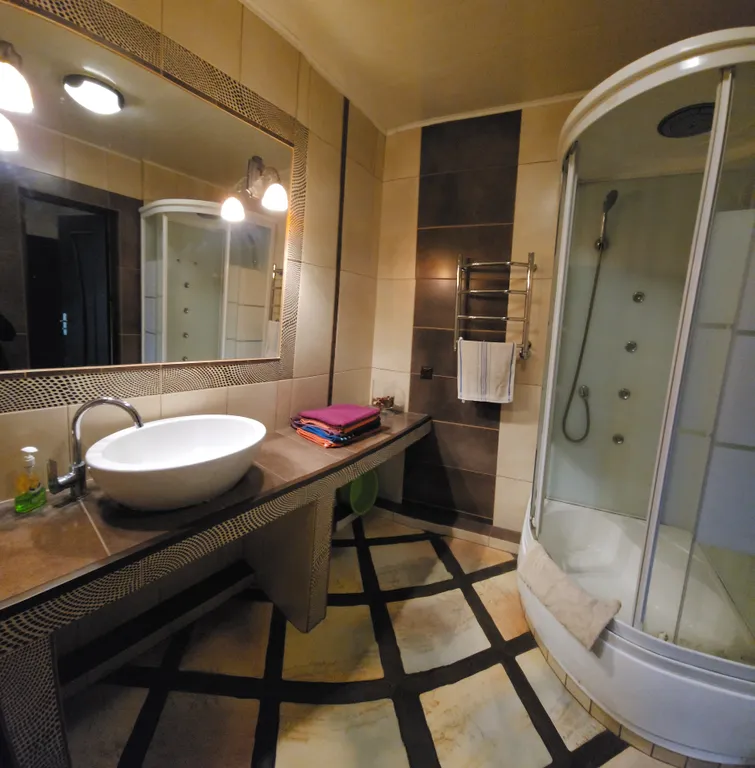 Дом с шикарной беседкой на озере