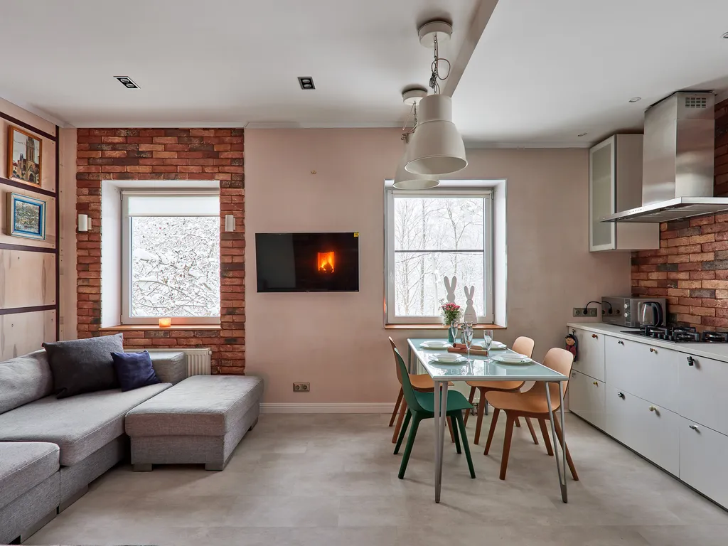 Красивый коттедж у озера для семьи в 20 минутах от города