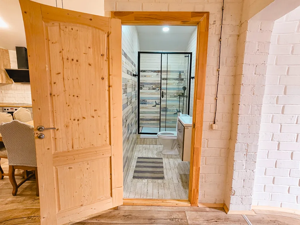 Просторный дом с баней и настольным теннисом в городе