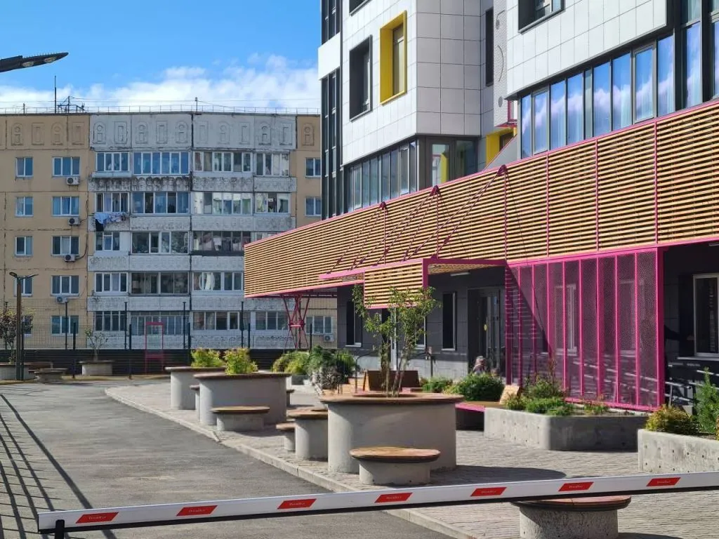 Красивая студия с видом на Золотой мост, город, море