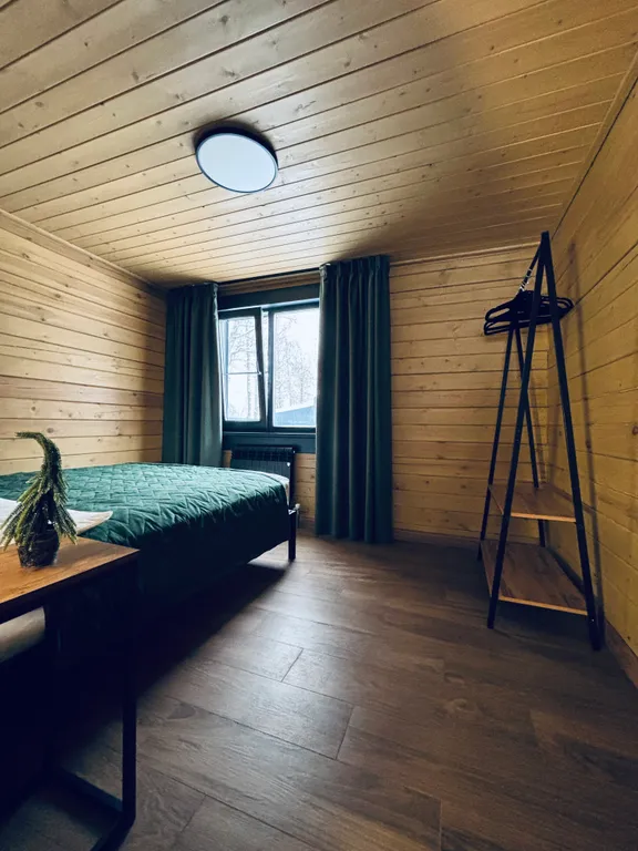 Уютный домик у леса с камином и панорамными окнами