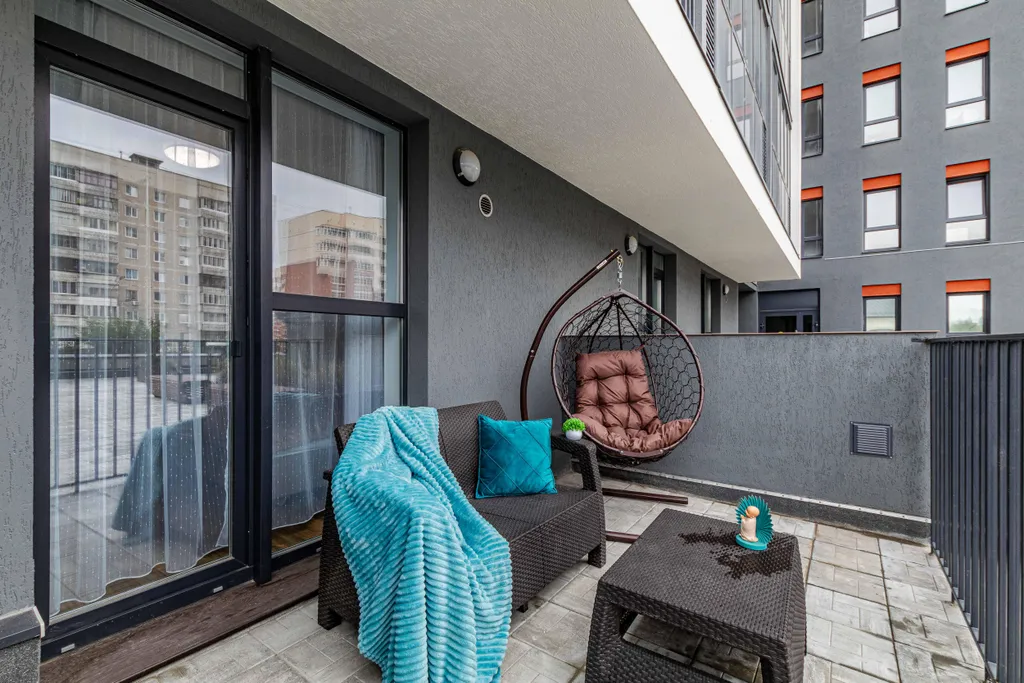 Студия с террасой и лаунж-зоной в центре