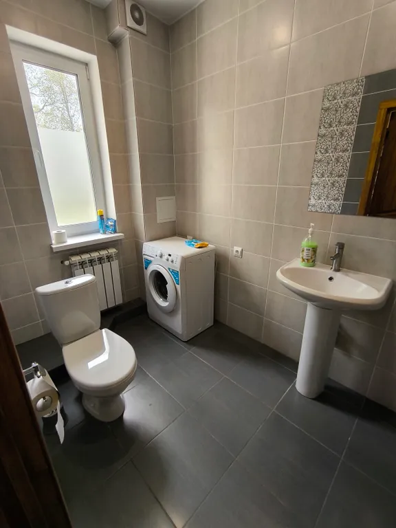 Большой дом с большим залом и с баней