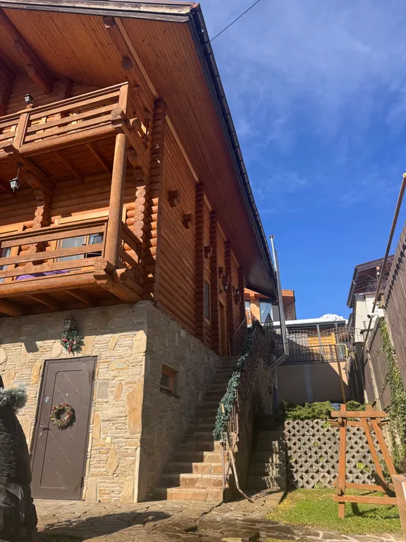 Уютный двухкомнатный номер с видом на горы