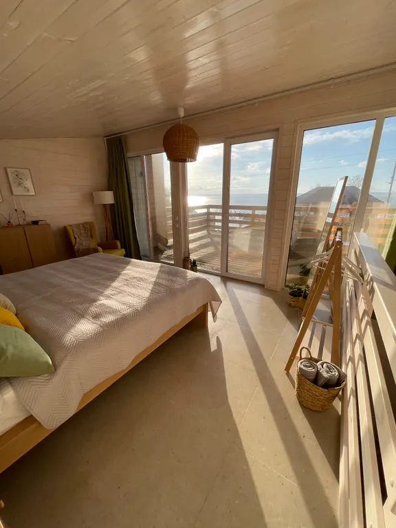 Уютный Cube House с видом на Волгу