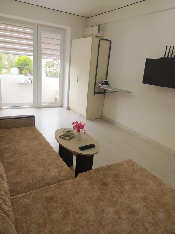 У набережной и пляжа Бриз