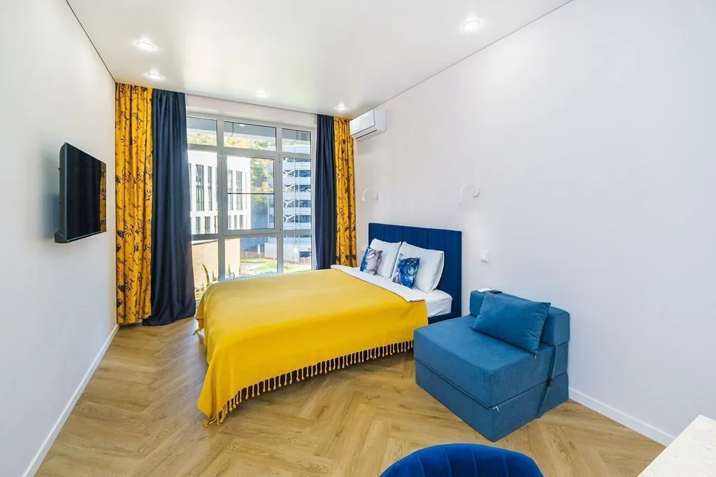 Дизайнерская светлая студия для 3 человек