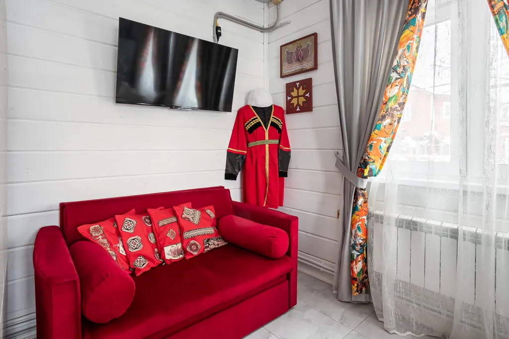 Коттедж Дом Ереван с балконом и открытой верандой в Кикино на Веле — Кикино