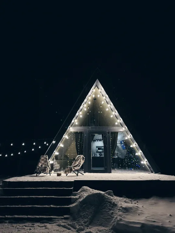 Домик в шалаше в деревне