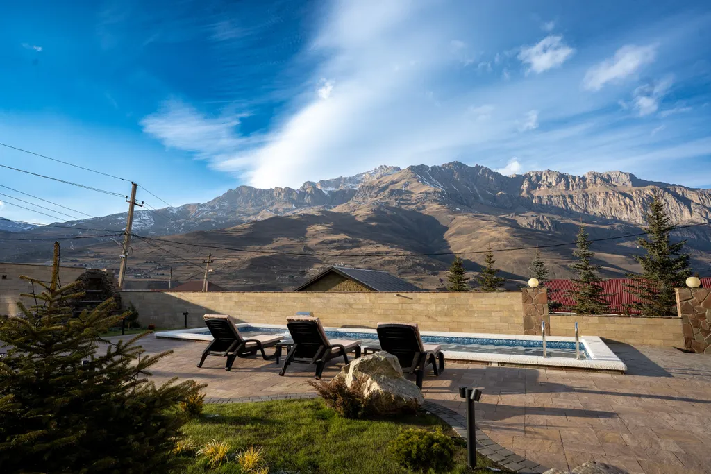 Дом в горах с бассейном