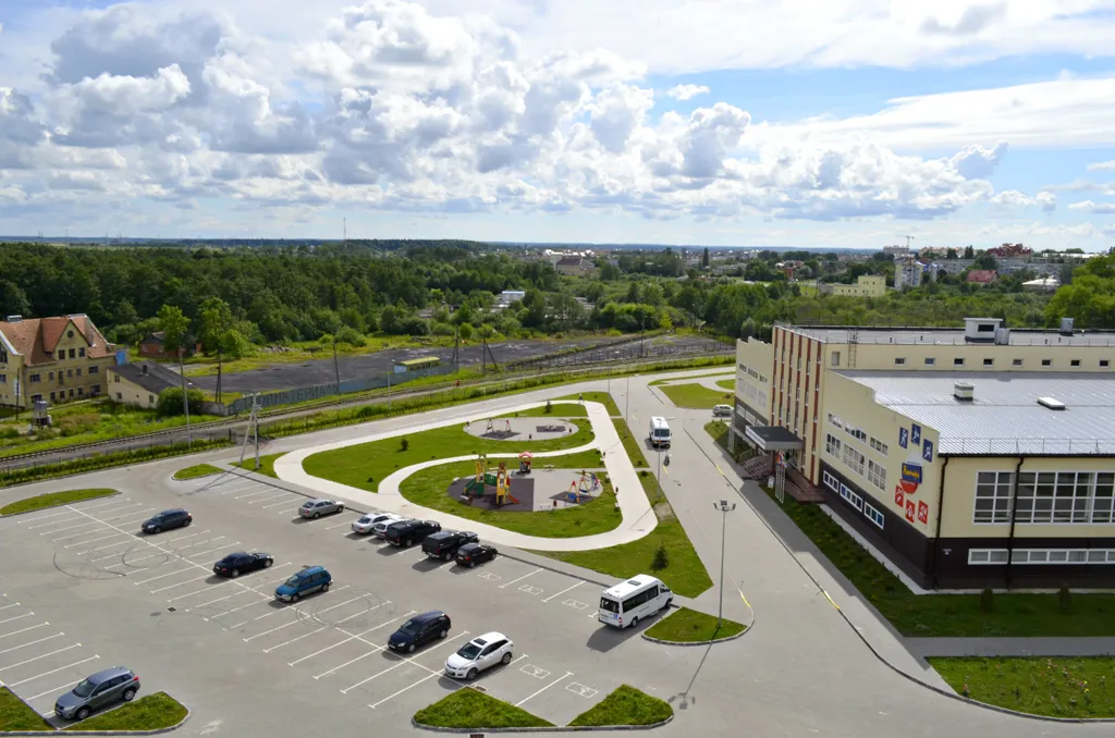 Уютная квартира с панорамными окнами в пол и красивым видом на парк