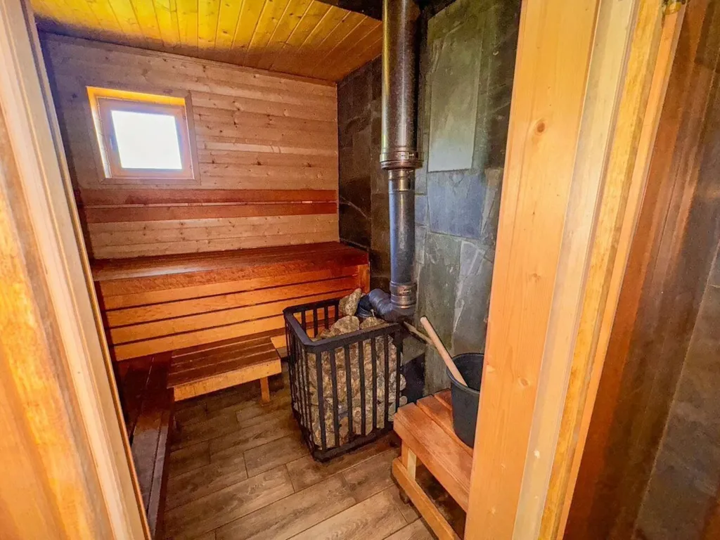 Коттедж Уютный домик в посёлке Запорожском — Запорожское