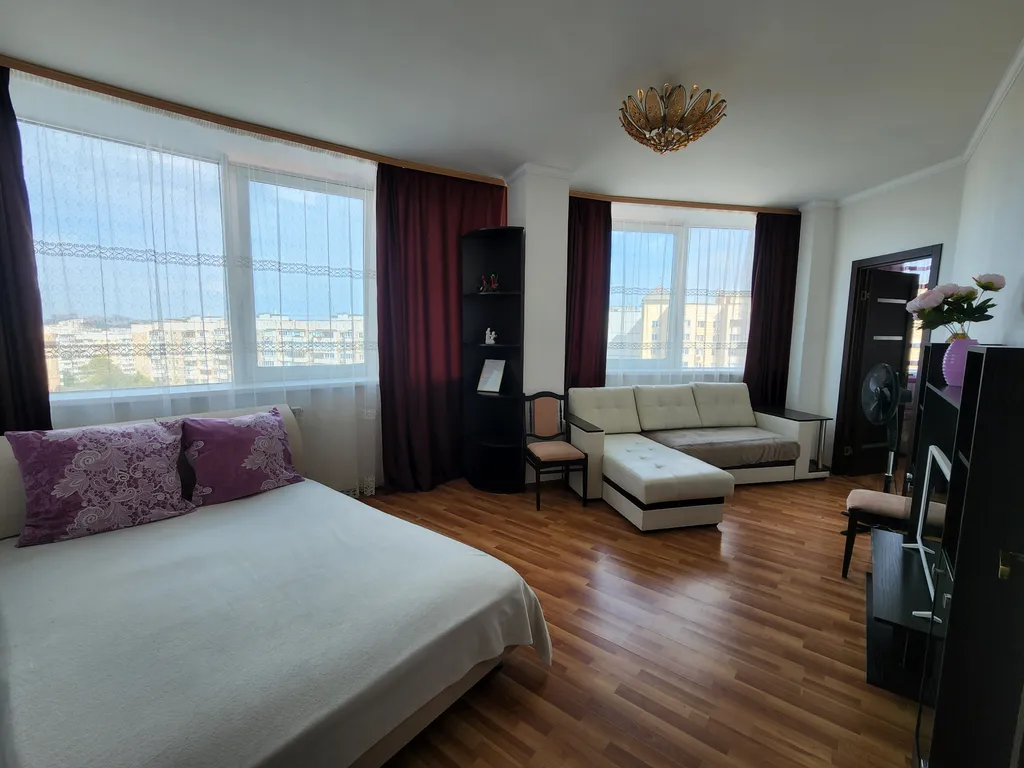 Просторная квартира с видом на город — аренда посуточно в Белгород