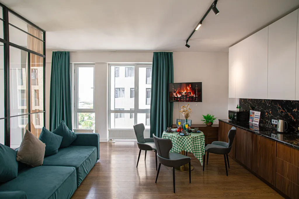 Евротрёшка с двумя спальными зонами рядом с ТРЦ MEGA