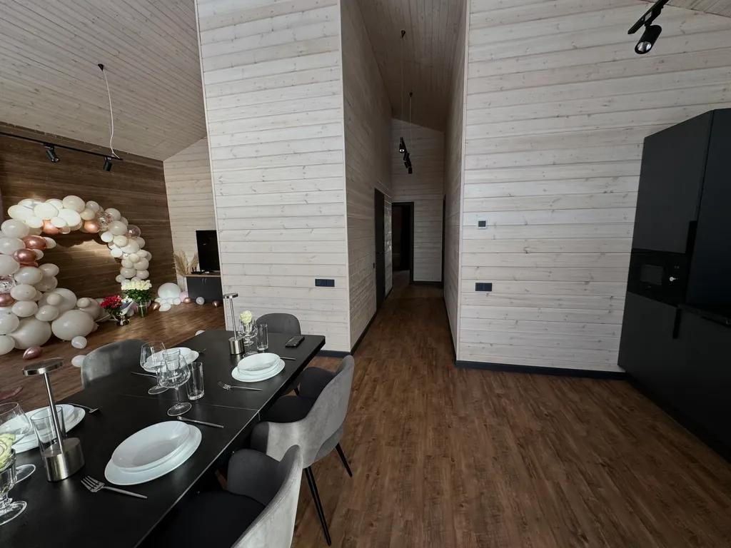 Уютный дом у озера, в 50 километрах от Петербурга, с мангалом, Wi-Fi