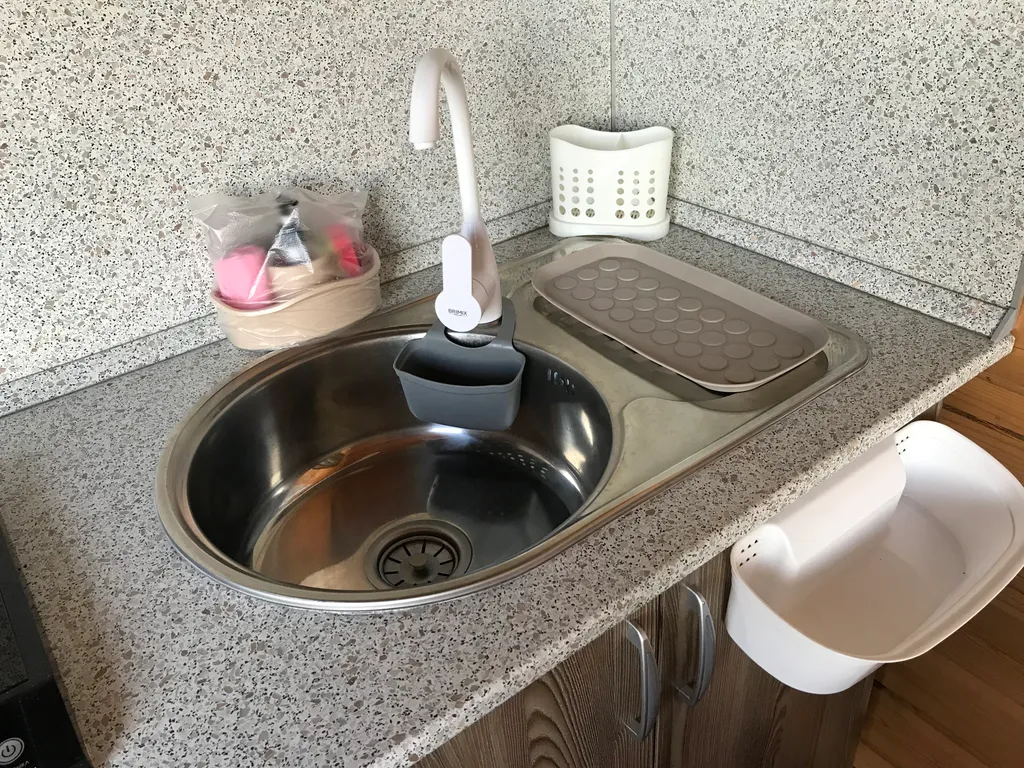 Уютные домики у канала