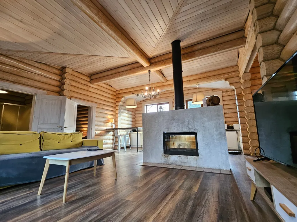 Дом рядом с лесом