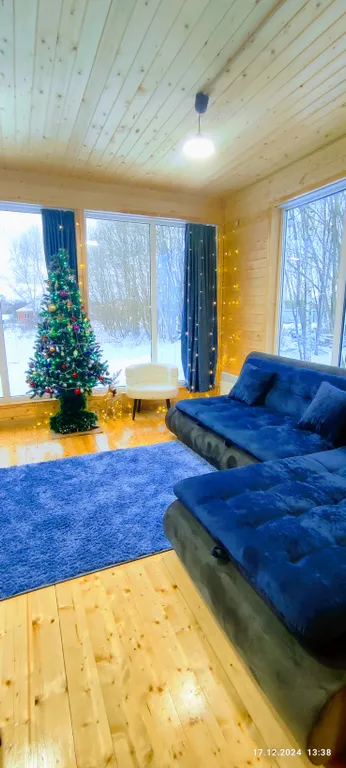 Дом с купольной беседкой на природе