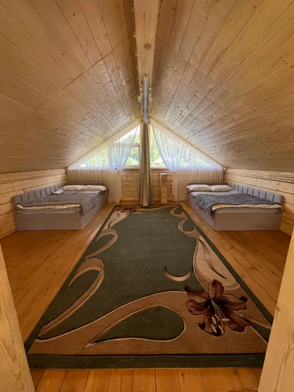 Уютный дом в сосновом лесу