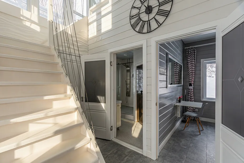 Коттедж Солнесная гора-Сяпся с сауной, 3 спальнями и видом на озеро