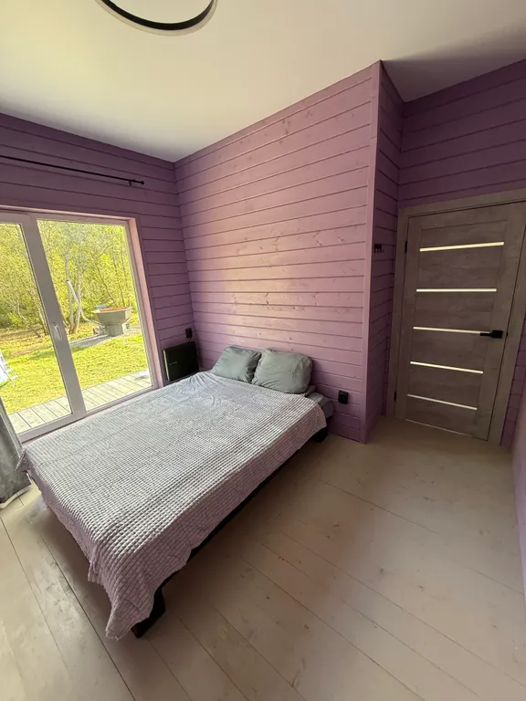 Просторный дом с видом на настоящий лес