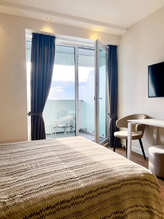 Alliance Palace, вид на закат, море и поющие фонтаны