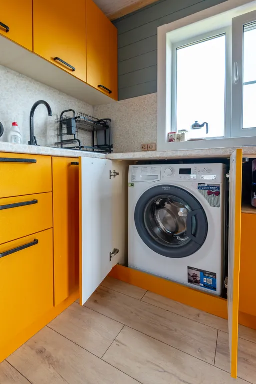 Дом на берегу реки с банным чаном