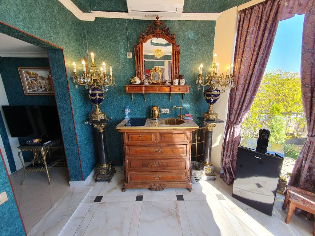 Студия с бассейном - вид на море