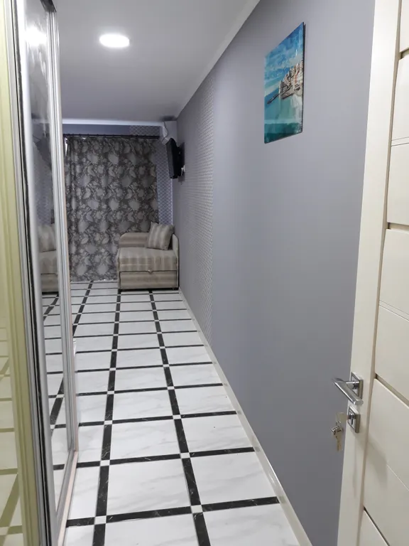 Комната в доме с балконом