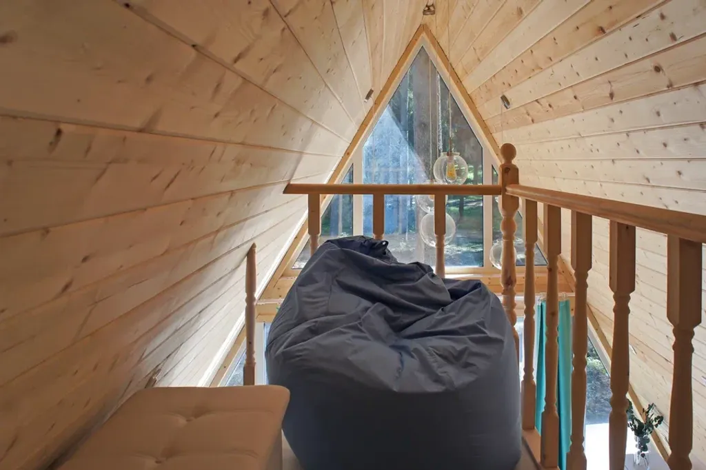 Домик с баней в лесу