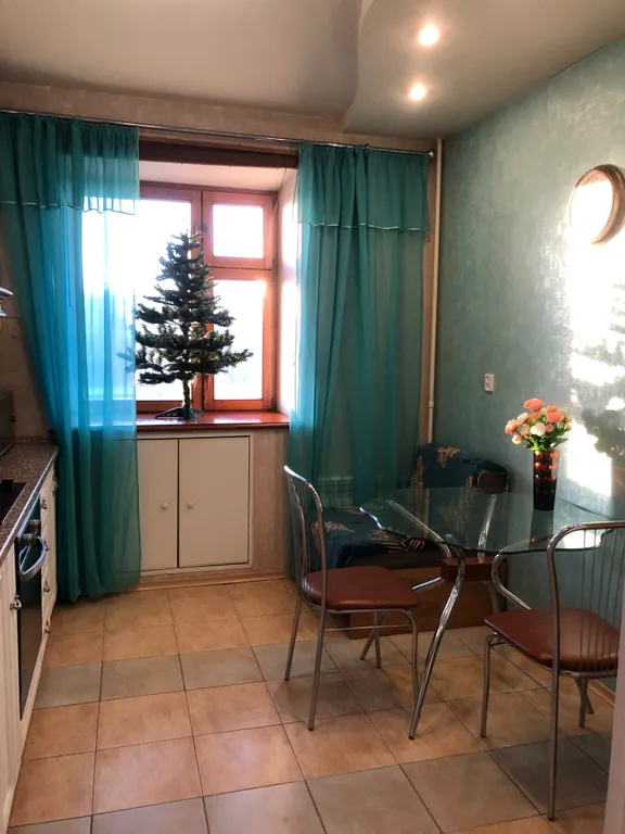 Уютная двушка в хорошем доме возле ЦУМа, рядом с Новогодней Елкой