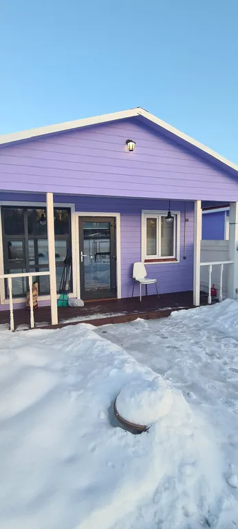 Уютный домик на берегу