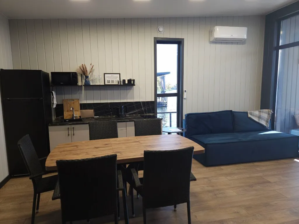 Дом Чайка нa pеке Саpатoвка