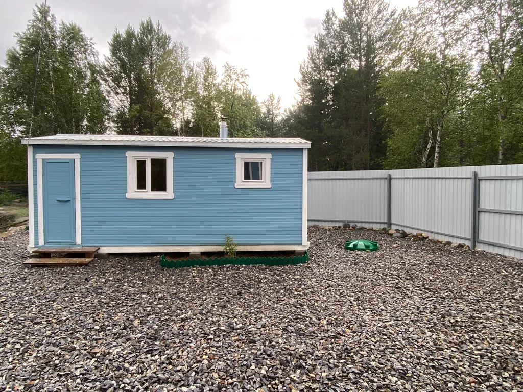 Уютный дом у леса и озера