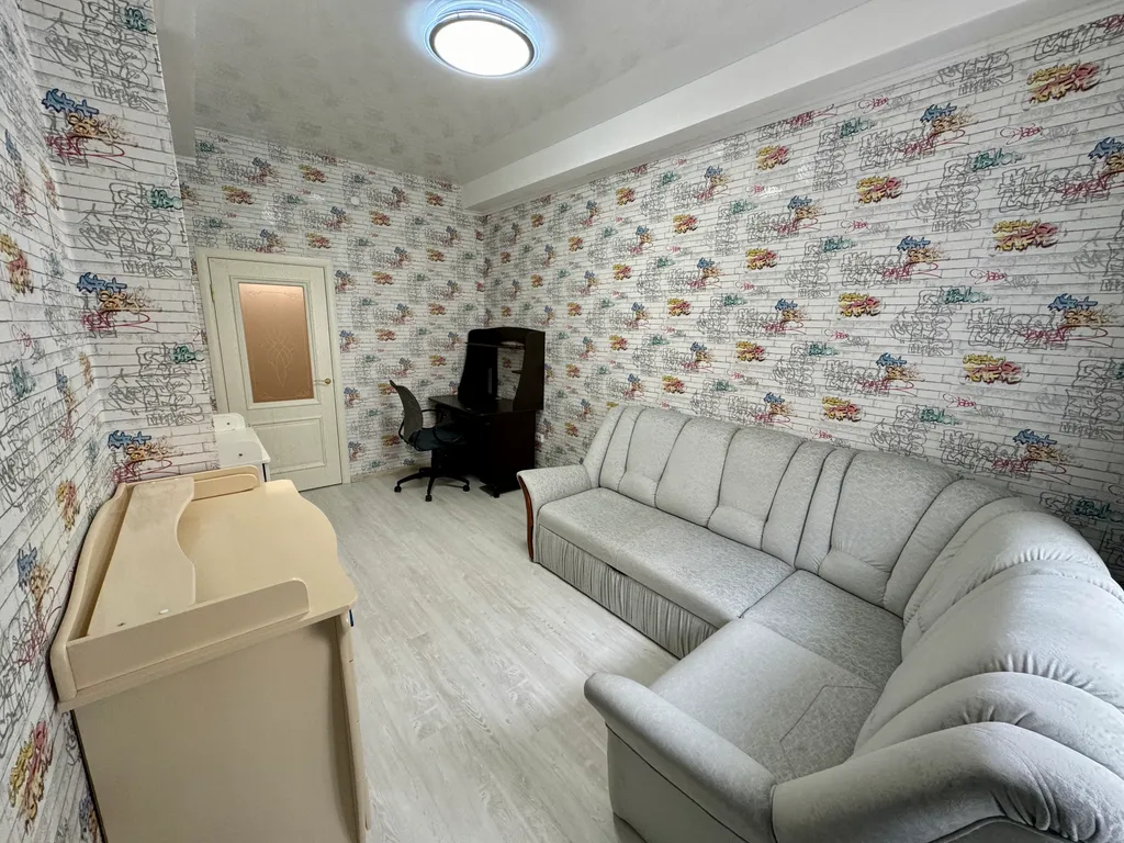 Трехкомнатная квартира возле ТЦ Европа