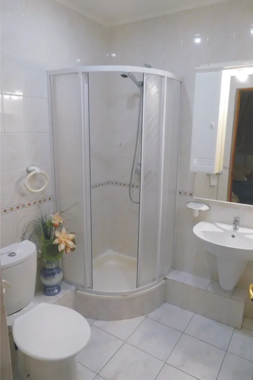 Коттедж - три этажа на берегу моря