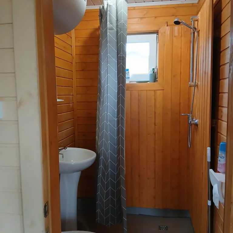 Домик на острове