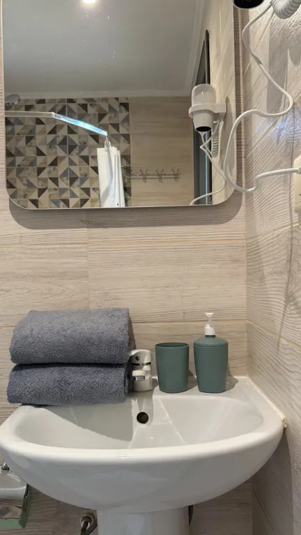 Стильная двухуровневая студия