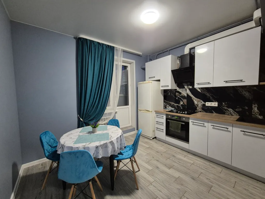 Уютная квартира в новом микрорайоне — аренда посуточно в Тверь