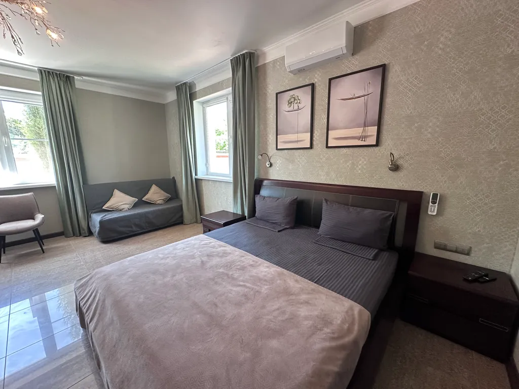 С бассейном на пляже