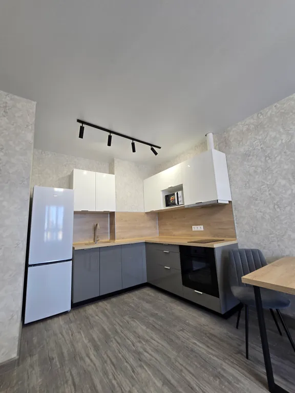 Новая полноценная квартира с балконом на Бульваре