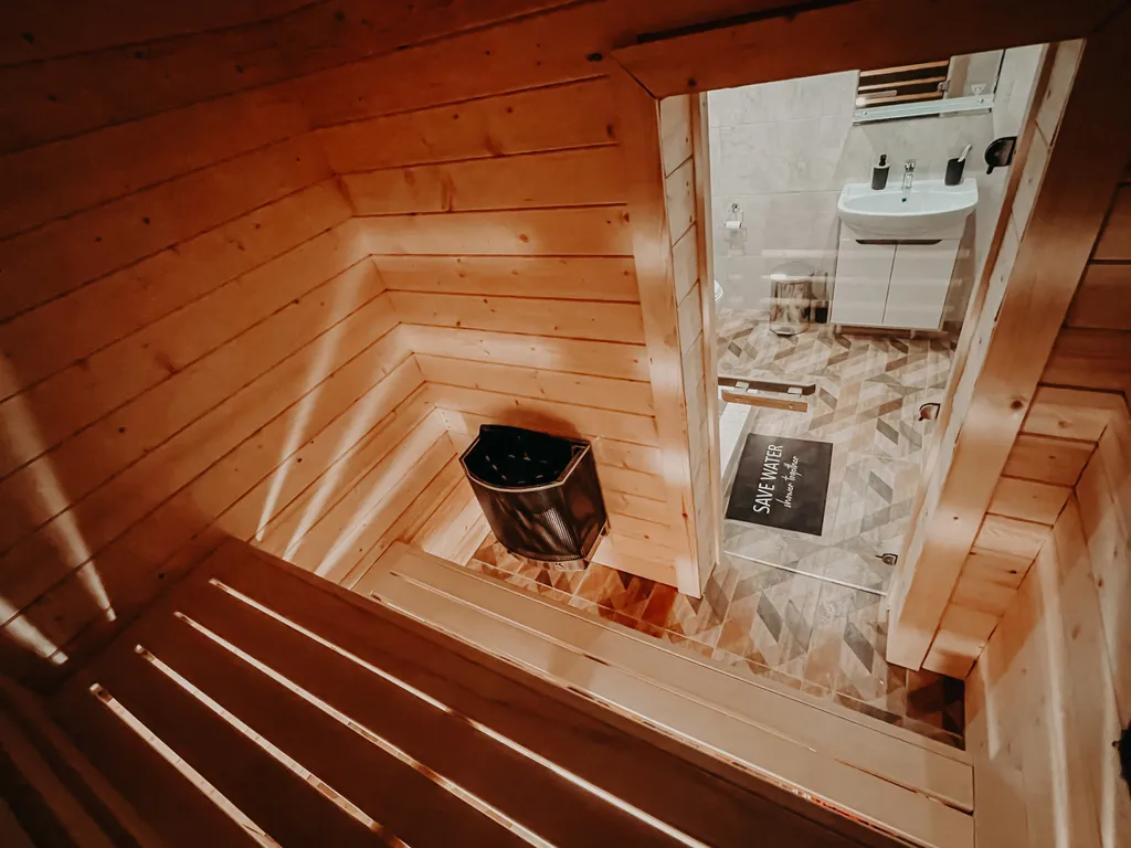 Коттедж Уютный коттедж на берегу Красного озера — Светлое