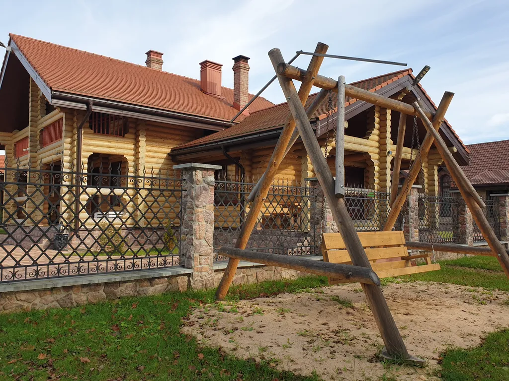 Уютная усадьба на берегу озера