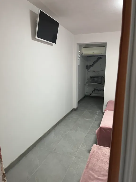 Квартира Трёхместный номер с ванной комнатой — аренда посуточно в Лоо