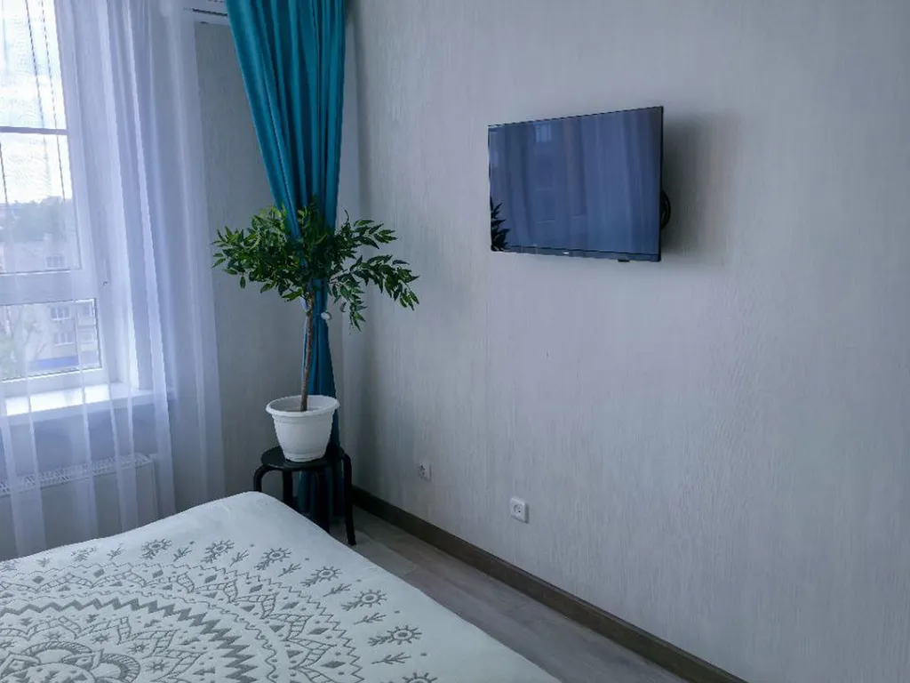 Уютная квартира с закрытым двором и парковкой (уютный дом)