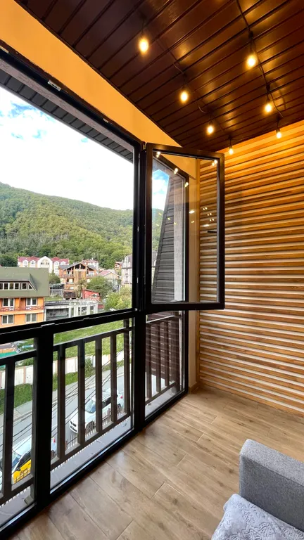 Дизайнерская видовая квартира с террасой и камином